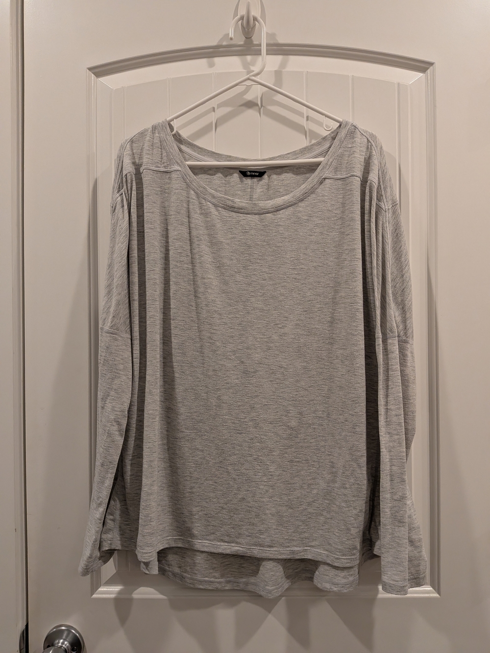 MPG Light Gray Long Sleeve Scoop Neck Top